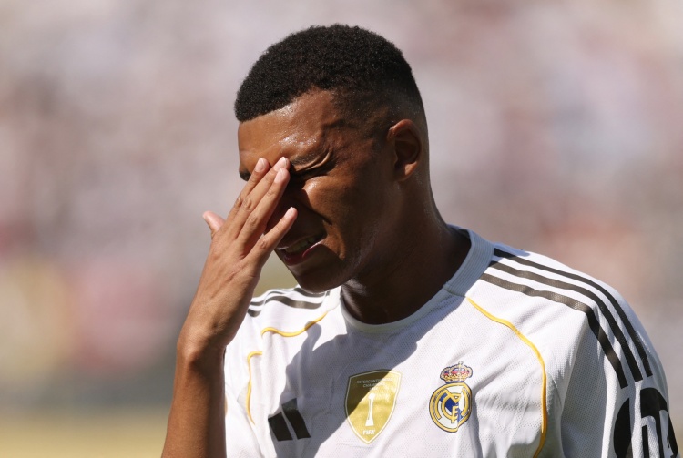 將近27歲的Mbappe仍然是0個金球和0個冠軍聯賽 同齡的梅西是4個金球和3個冠軍聯賽Ronaldo 1 Golden Balls和1個冠軍